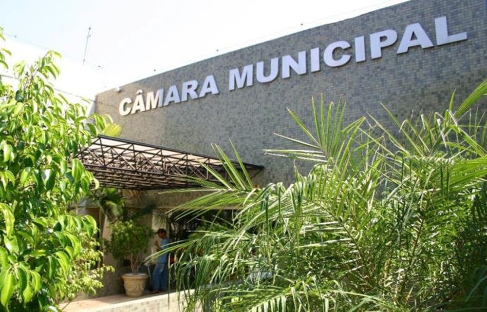 Ir para  <p>Doze dos 15 vereadores da C&acirc;mara de Foz do Igua&ccedil;u foram presos nesta quinta-feira durante opera&ccedil;&atilde;o da Pol&iacute;cia Federal (PF). Dez foram presos preventivamente e dois receberam ordem de...